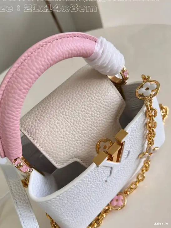 LOUIS VUITTON MINI-21*14*8CM CAPUCINES 0526